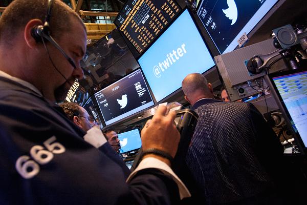 Twitter a augmenté ses équipes chargées d'examiner les contenus signalés. D. R.